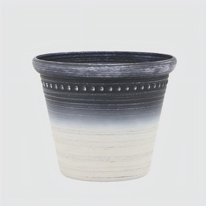 Schwarz-weißer Blumentopf: Warum ist das Randdesign wichtig?