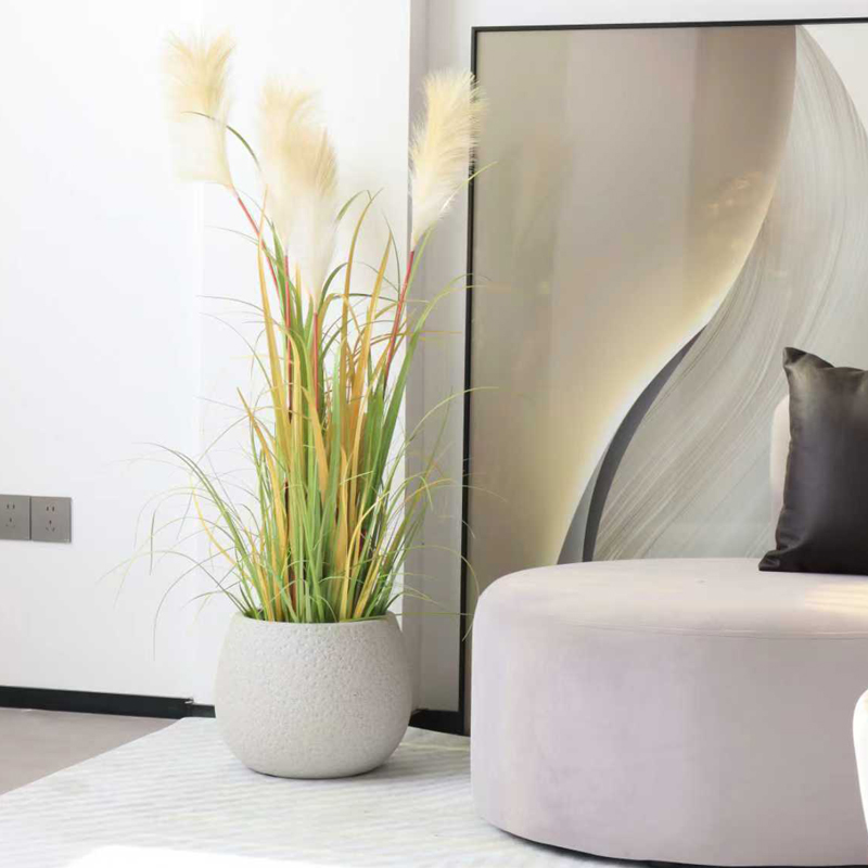 Kugelförmiger, bodenstehender Blumentopf aus Kunststoff